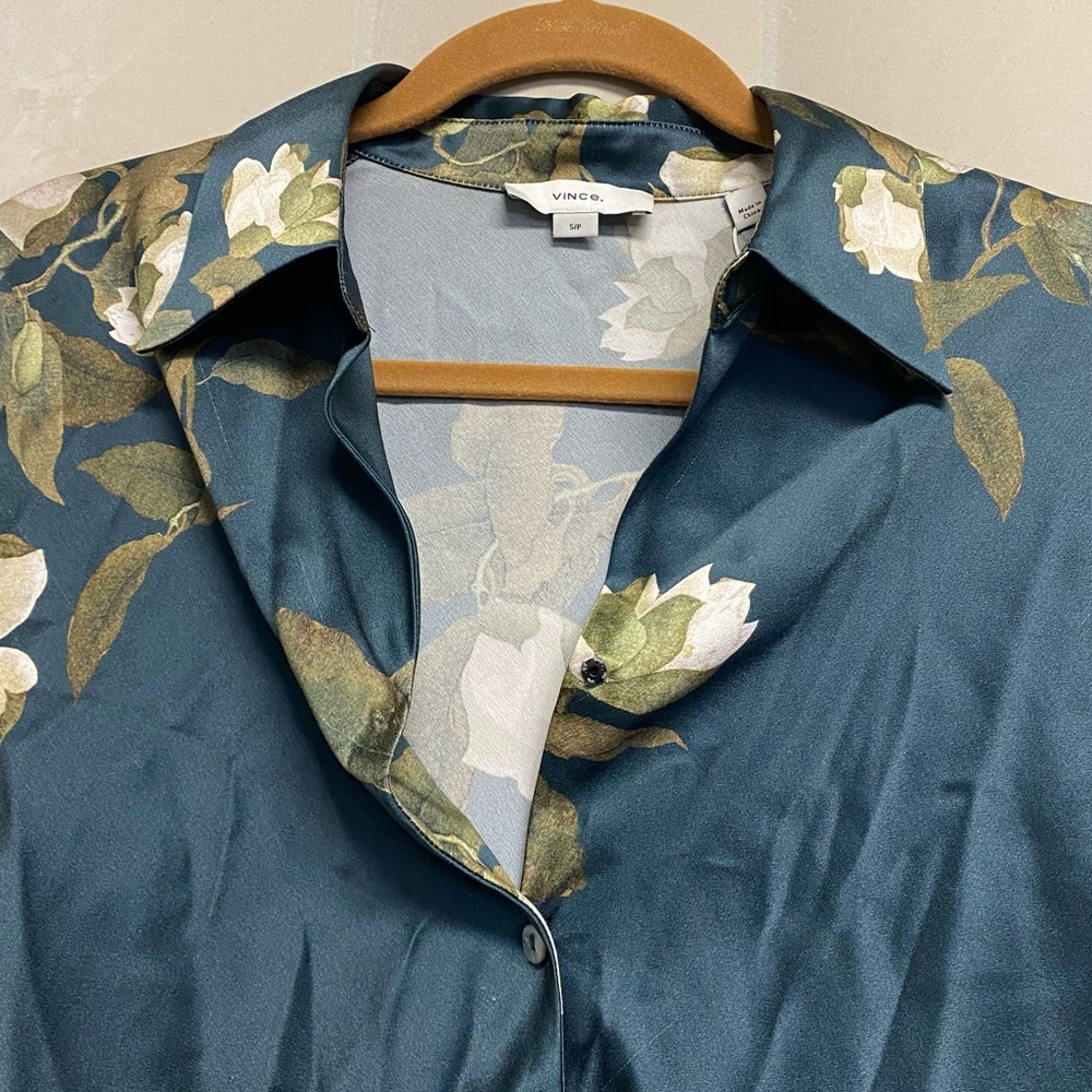 Vince Womens Camellia Blouse 100% Silk Small Floral Button Down Quiet Luxury NWT - Picture 5 of 14